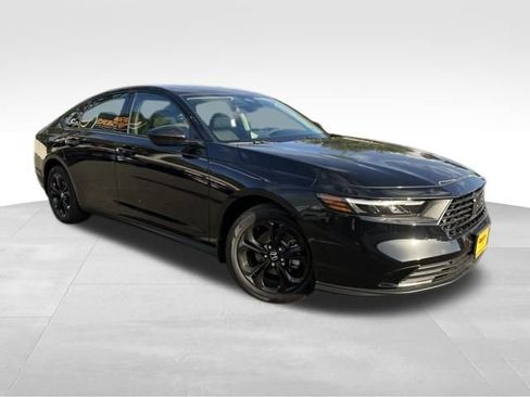 New 2025 Honda Accord SE image 1