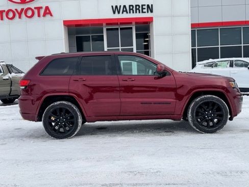 Used 2018 Jeep Grand Cherokee Altitude image 3