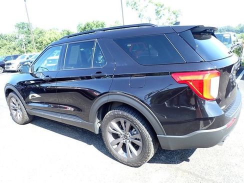 Used 2024 Ford Explorer XLT w/ Equipment Group 202A AWD/4WD image 4