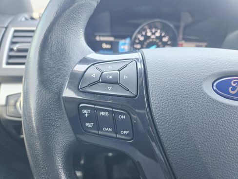 Used 2017 Ford Explorer XLT w/ Equipment Group 202A AWD/4WD image 23