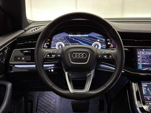 Used 2019 Audi Q8 Premium image 32