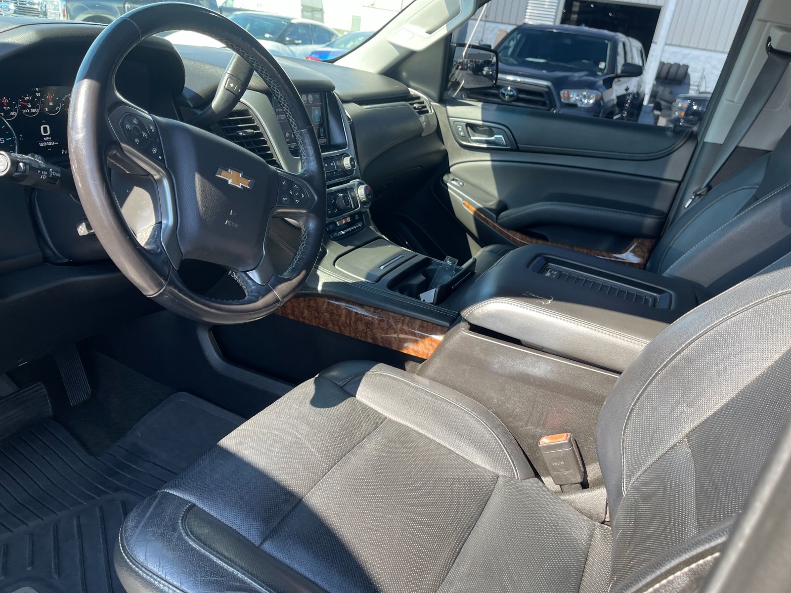 Used 2018 Chevrolet Suburban Premier AWD/4WD image 11