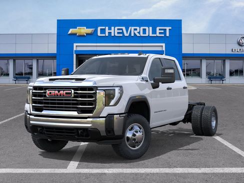 New 2026 GMC Sierra 3500 Pro image 6