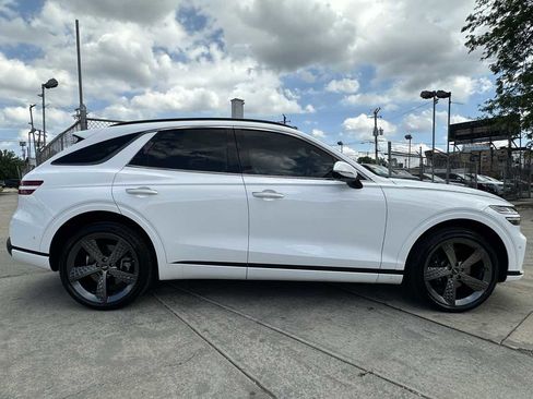 Used 2022 Genesis GV70 3.5T Sport w/ Sport Prestige Package AWD/4WD image 4