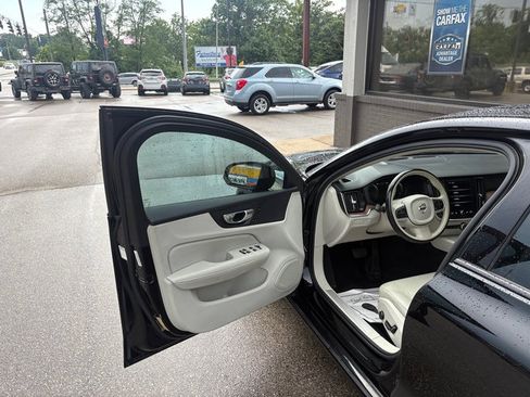 Used 2022 Volvo S60 B5 Inscription AWD/4WD image 8