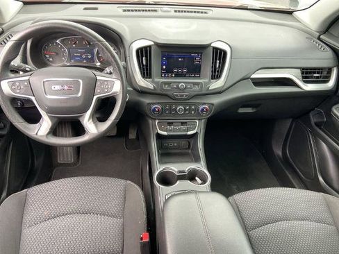Used 2024 GMC Terrain SLE w/ Driver Convenience Package image 15