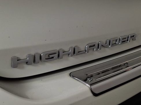 Used 2020 Toyota Highlander XLE AWD/4WD image 31