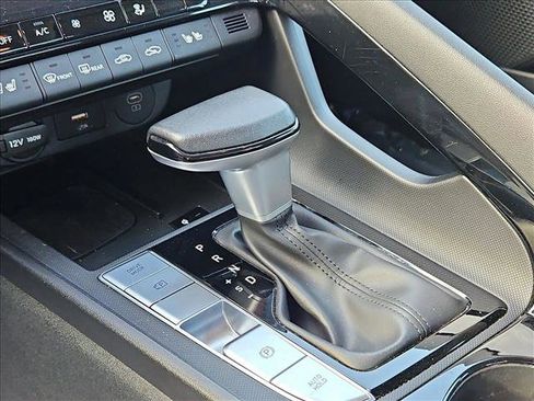 Used 2025 Hyundai Elantra Limited image 11