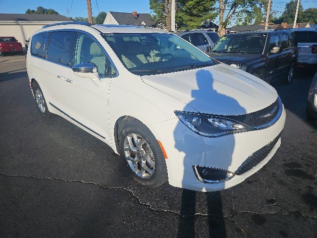 Used 2018 Chrysler Pacifica Limited FWD image 1