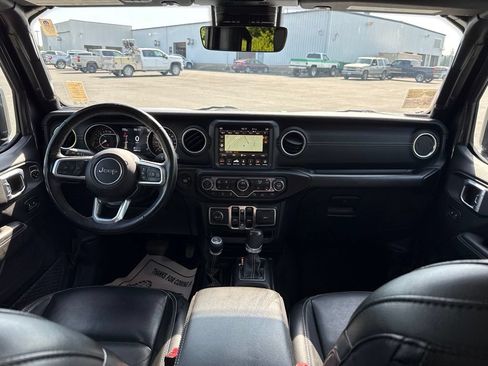 Used 2020 Jeep Gladiator Overland AWD/4WD image 13