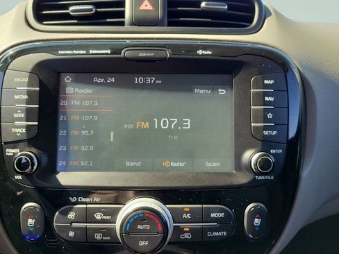 Used 2019 Kia Soul + w/ Primo Package FWD image 14