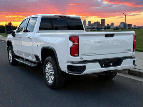 Used 2024 Chevrolet Silverado 2500 High Country w/ High Country Premium Package image 4