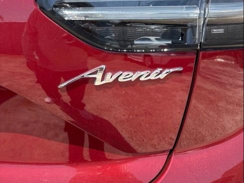 Used 2023 Buick Envision Avenir FWD image 3