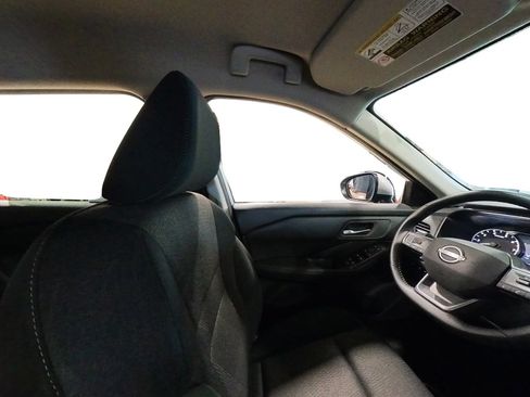 Used 2025 Nissan Rogue SV image 40