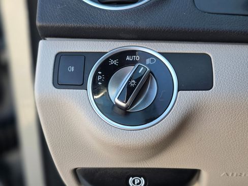 Used 2014 Mercedes-Benz C 250 Sport image 37