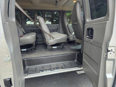 Used 2019 Chevrolet Express 2500 LS w/ Driver Convenience Package RWD image 19