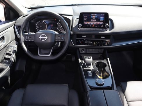 Certified 2025 Nissan Rogue SV w/ SV Premium Package image 18