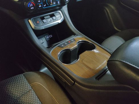 Used 2020 GMC Acadia SLE FWD image 26