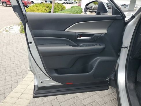 Used 2024 Toyota Grand Highlander XLE image 21