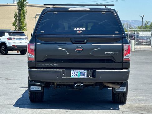 Used 2021 Nissan Titan PRO-4X w/ Pro-4x Convenience Package AWD/4WD image 4