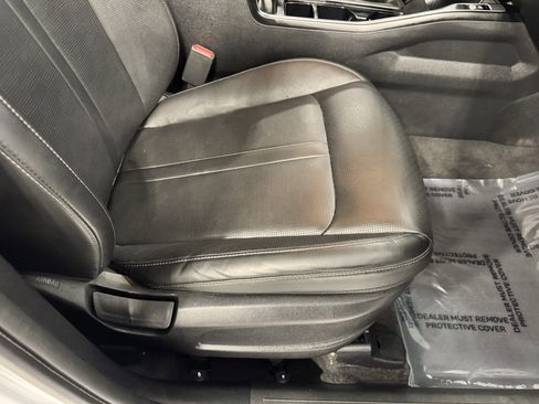 Certified 2024 Kia Sorento S image 27