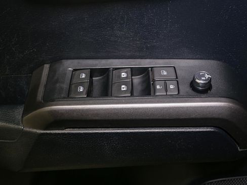 Used 2016 Toyota Tacoma TRD Sport image 41