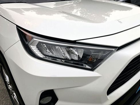Used 2021 Toyota RAV4 XLE Premium AWD/4WD image 33