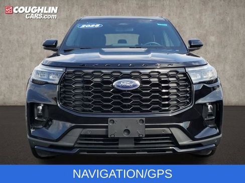 Used 2025 Ford Explorer ST-Line w/ Premium Package image 3