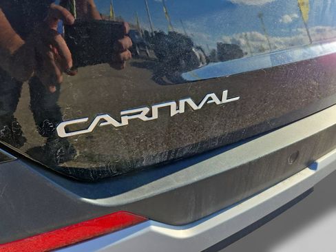 Used 2026 Kia Carnival FWD image 12