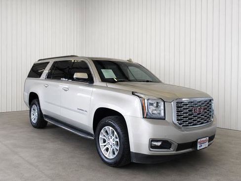 Used 2017 GMC Yukon XL SLT AWD/4WD image 1