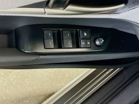 Used 2025 Toyota Camry SE image 18