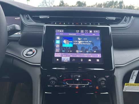 New 2025 Jeep Grand Cherokee Altitude AWD/4WD image 19