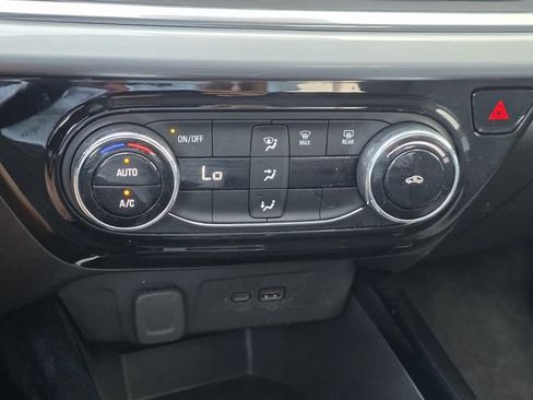 Used 2024 Chevrolet Trax LT FWD image 19