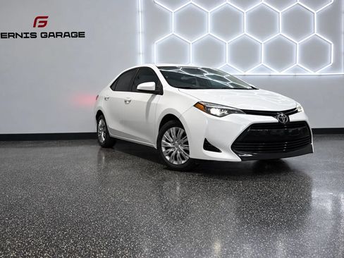 Used 2018 Toyota Corolla LE FWD image 1