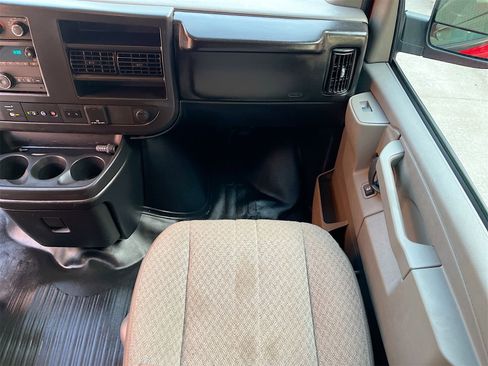 Used 2024 Chevrolet Express 2500 image 21