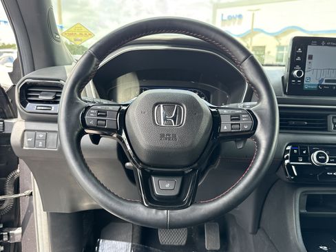Certified 2025 Honda Pilot Black Edition image 38