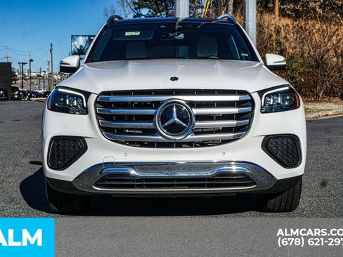 Used 2025 Mercedes-Benz GLS 450 4MATIC image 9