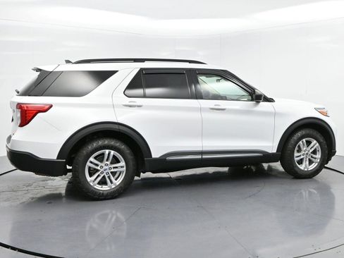 Used 2023 Ford Explorer XLT w/ Equipment Group 202A AWD/4WD image 8