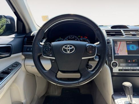 Used 2012 Toyota Camry XLE w/ Leather Pkg FWD image 13