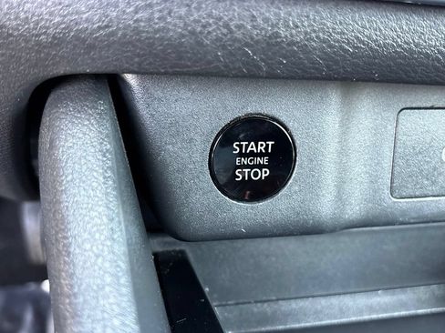 Used 2025 Nissan Rogue SV FWD image 13