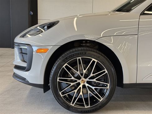 Used 2025 Porsche Macan image 10