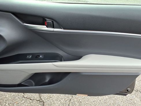 Used 2019 Toyota Camry SE image 14