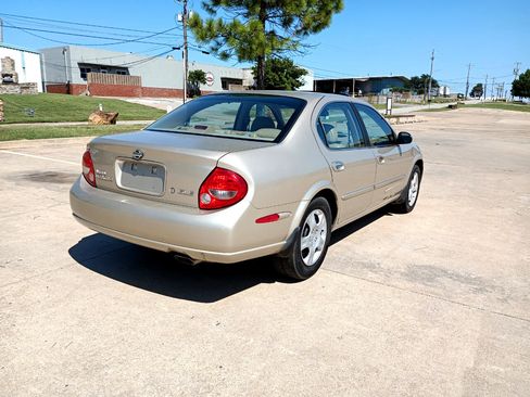 Used 2000 Nissan Maxima GLE image 4