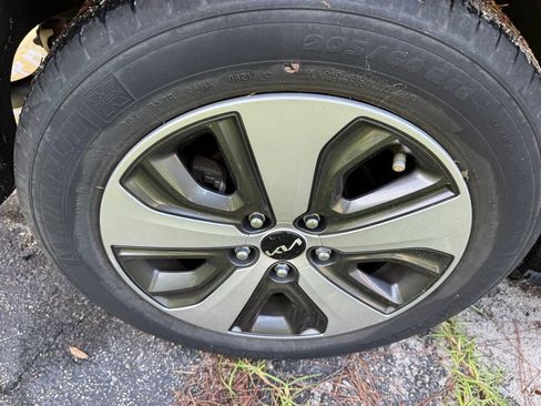 Used 2022 Kia Niro LX FWD image 23