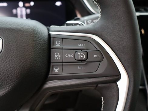 New 2025 Jeep Grand Cherokee Altitude image 14