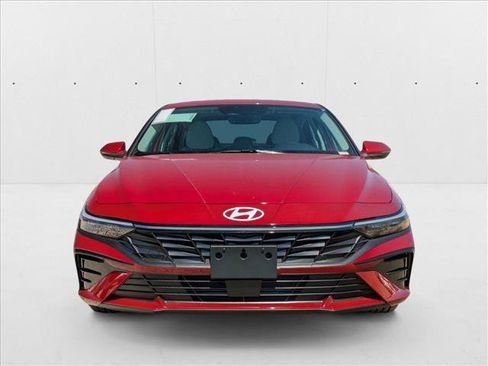 New 2025 Hyundai Elantra Limited image 6