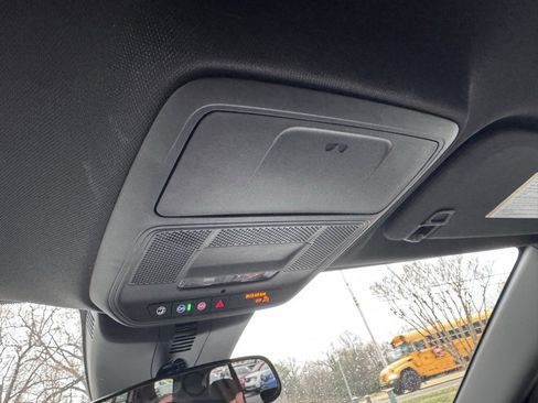 Used 2024 Chevrolet Traverse LT image 34