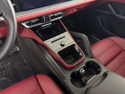 Certified 2026 Porsche Cayenne Coupe AWD/4WD image 25