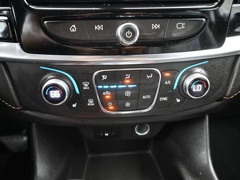 Used 2021 Chevrolet Traverse LT AWD/4WD image 11