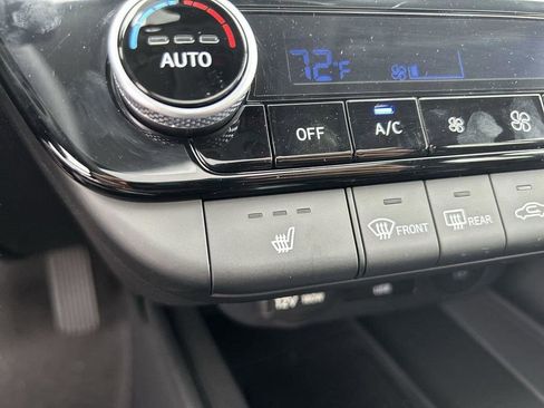 New 2025 Hyundai Elantra SEL image 24